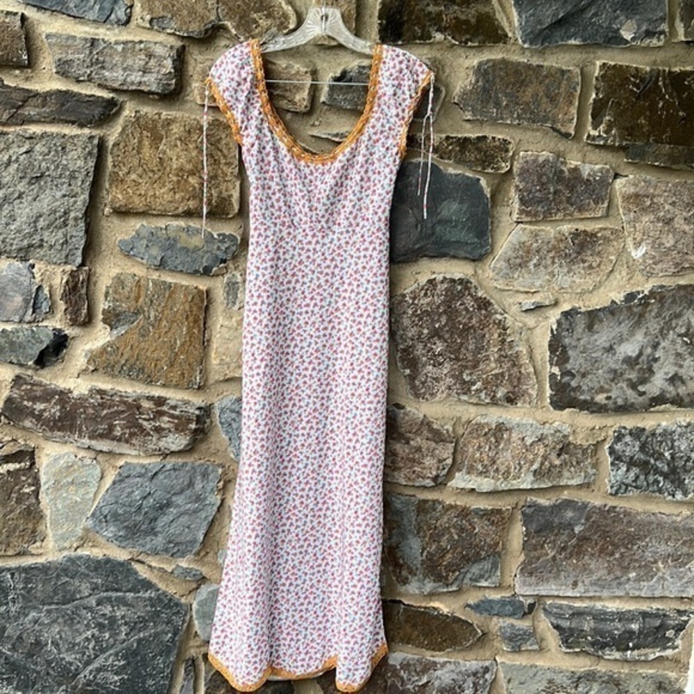 Betsey Johnson White Floral Midi Dress with Pink and Gold Trim